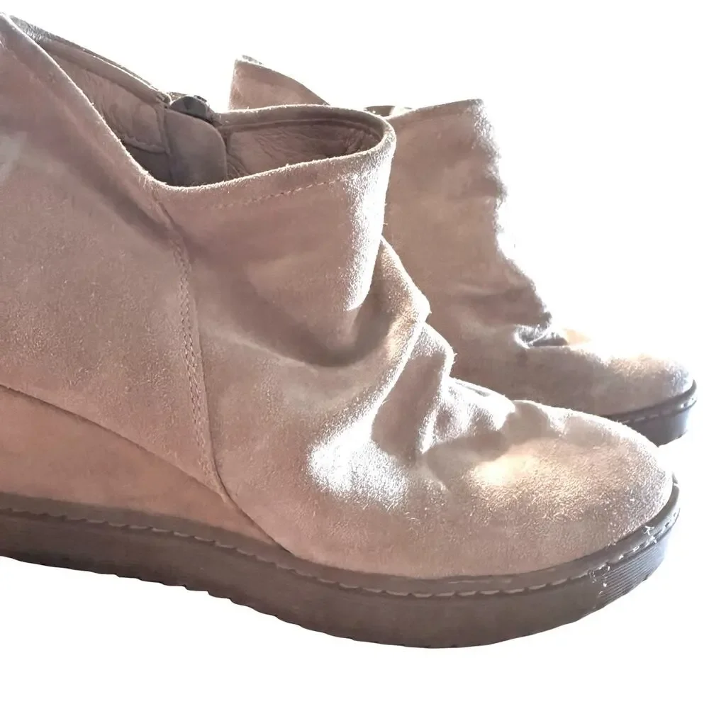 Sofft Siri Suede Leather Side Zip Wedge Ankle Booties Boots Slouch Beige sz 7.5